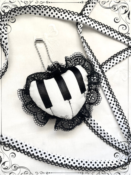 “Piano heart keychain ♪‧₊˚”